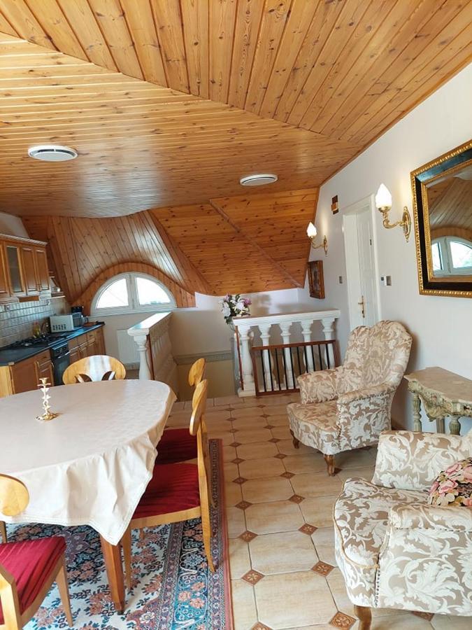 Апартаменты Gombos Apartman Хайдусобосло Экстерьер фото
