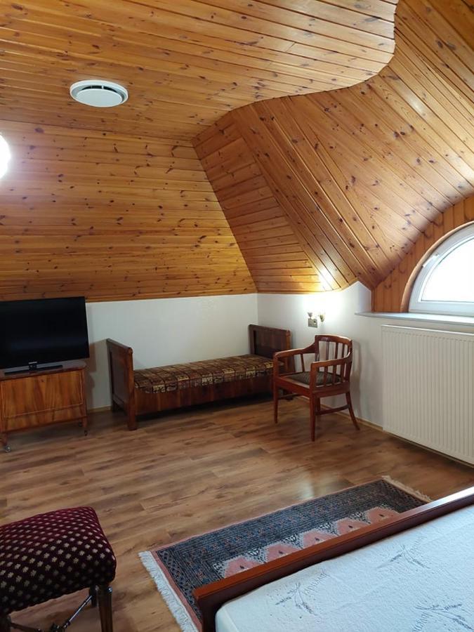Апартаменты Gombos Apartman Хайдусобосло Экстерьер фото