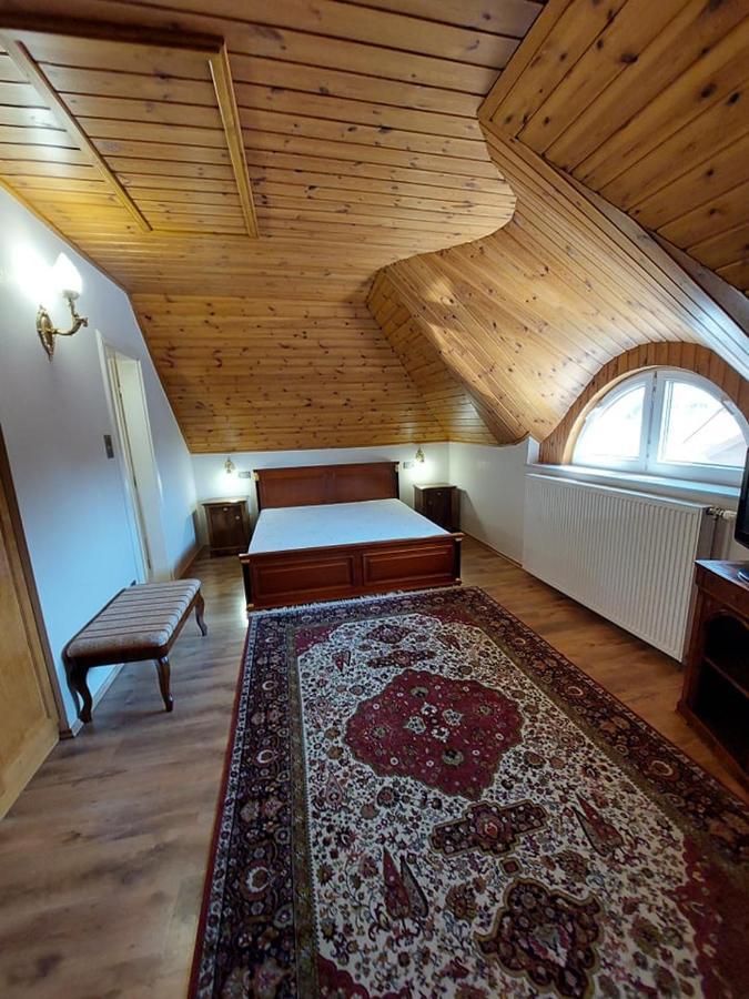 Апартаменты Gombos Apartman Хайдусобосло Экстерьер фото