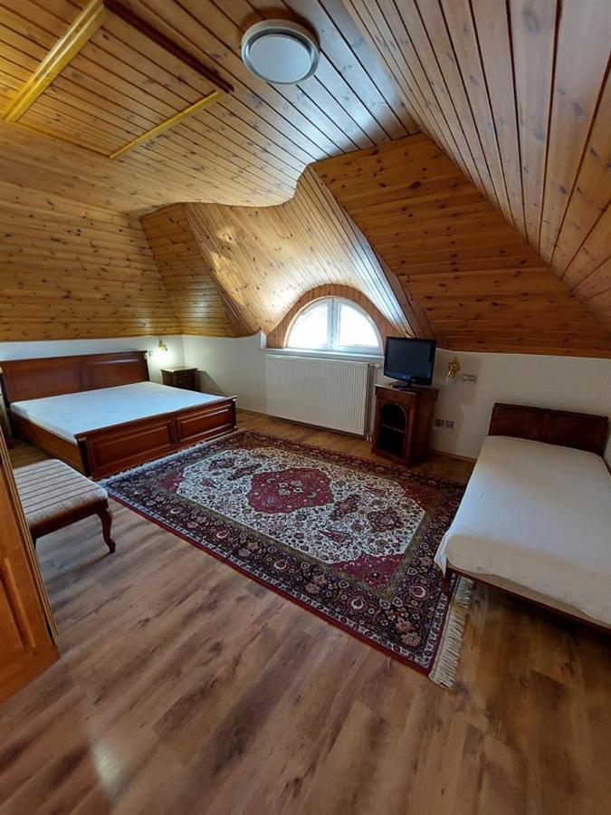 Апартаменты Gombos Apartman Хайдусобосло Экстерьер фото
