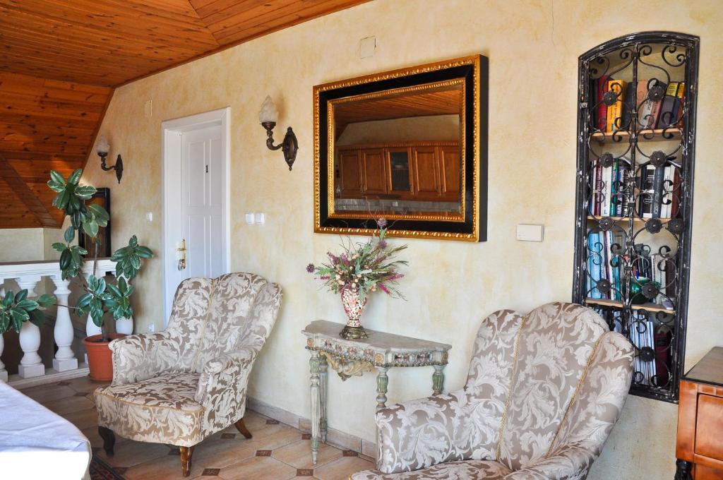 Апартаменты Gombos Apartman Хайдусобосло Экстерьер фото
